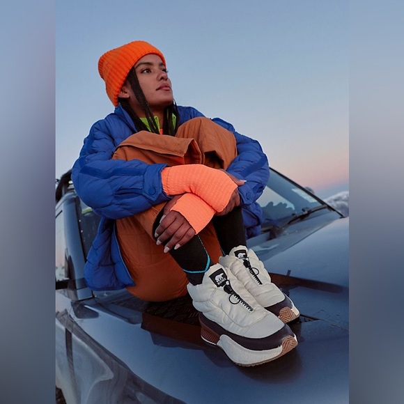 Sorel Out and About White Black Puffer Waterproof Zip Up Boots Booties - Picture 8 of 9